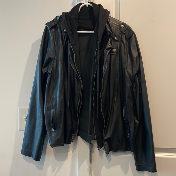 LIKE NEW Men’s Genuine Leather Moto Jacket with Removable Hood by Jakett - Picture 3 of 11